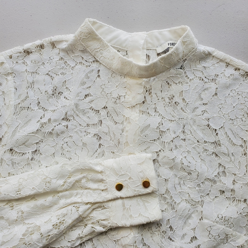 Forever 21 Lace Long Sleeve Scalloped Hem Top